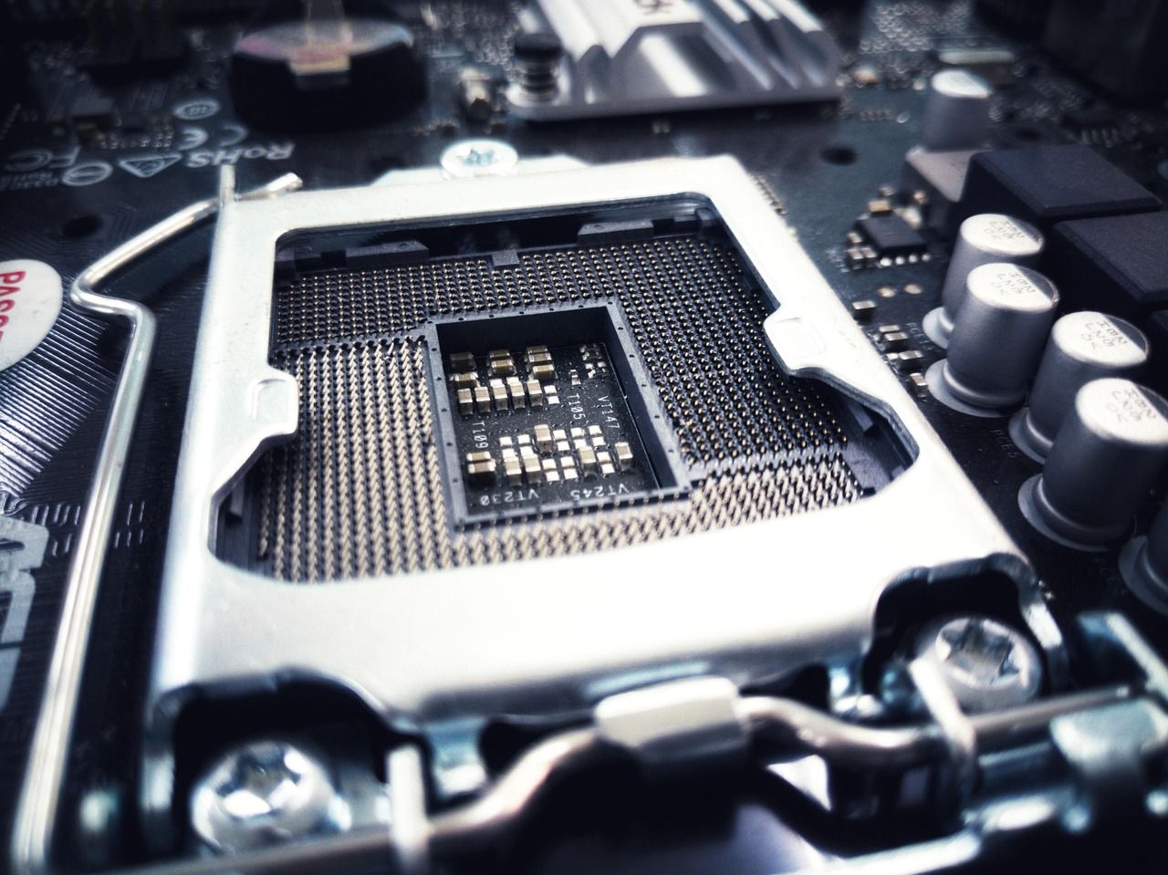 découvrez la compatibilité des sockets cpu pour choisir le processeur adapté à votre carte mère et optimiser les performances de votre pc.