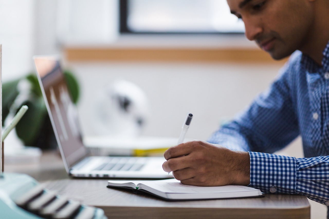 Top 11 des outils indispensables pour booster votre SEO grâce à une recherche efficace de mots-clés