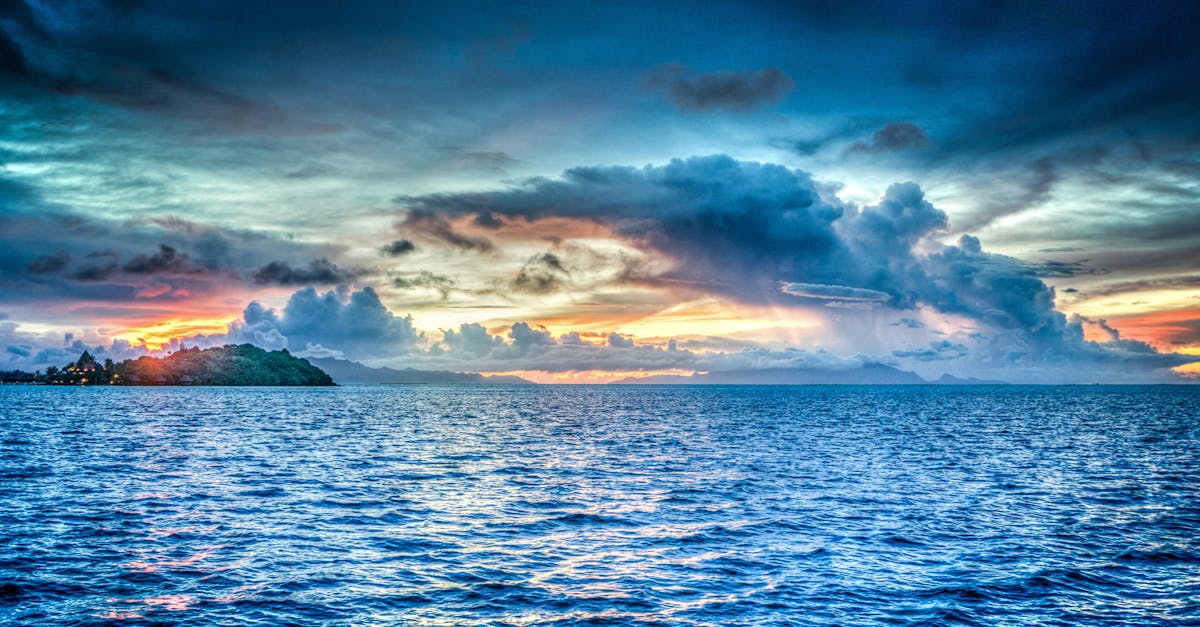 découvrez le monde fascinant de la mer : paysages pittoresques, biodiversité marine et activités aquatiques passionnantes qui vous attendent pour une aventure inoubliable.