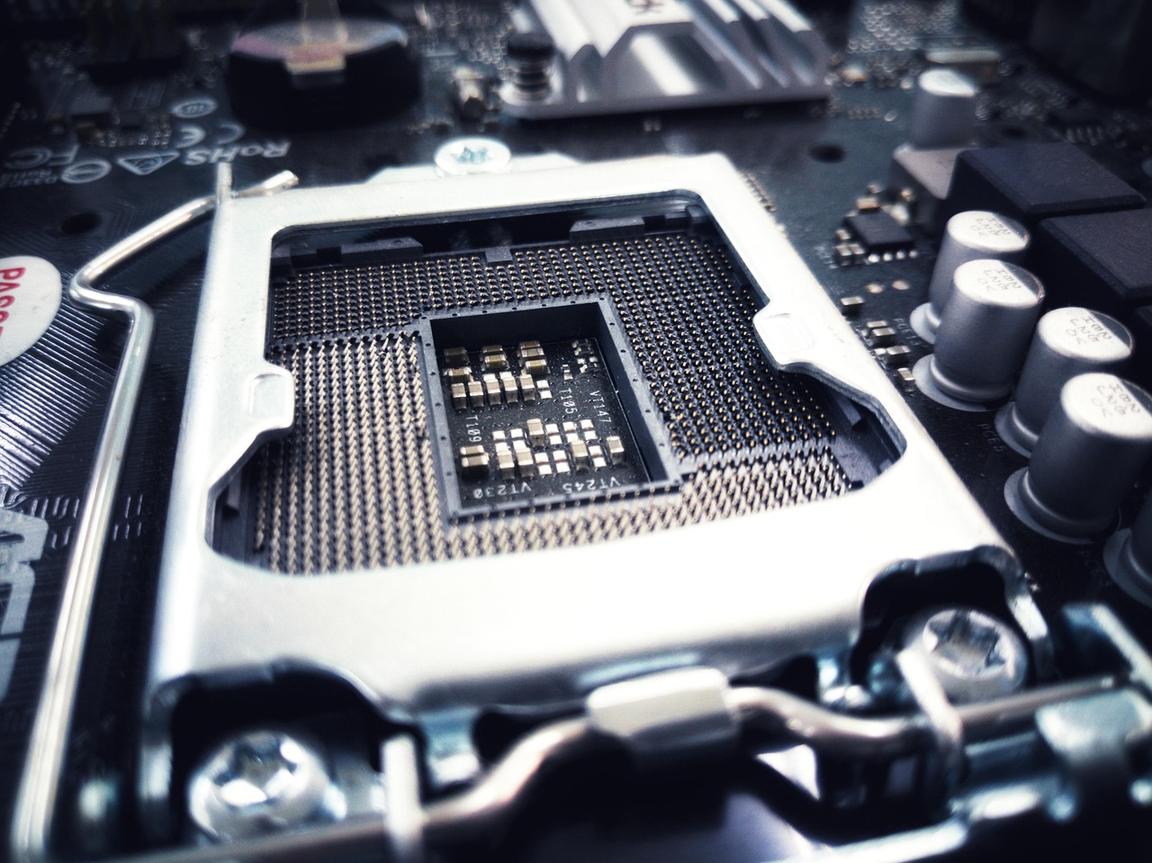 d&eacute;couvrez la compatibilit&eacute; des sockets cpu pour choisir le processeur adapt&eacute; &agrave; votre carte m&egrave;re et optimiser les performances de votre pc.